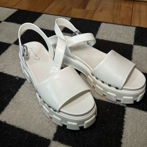 Circus Genevieve Platforms